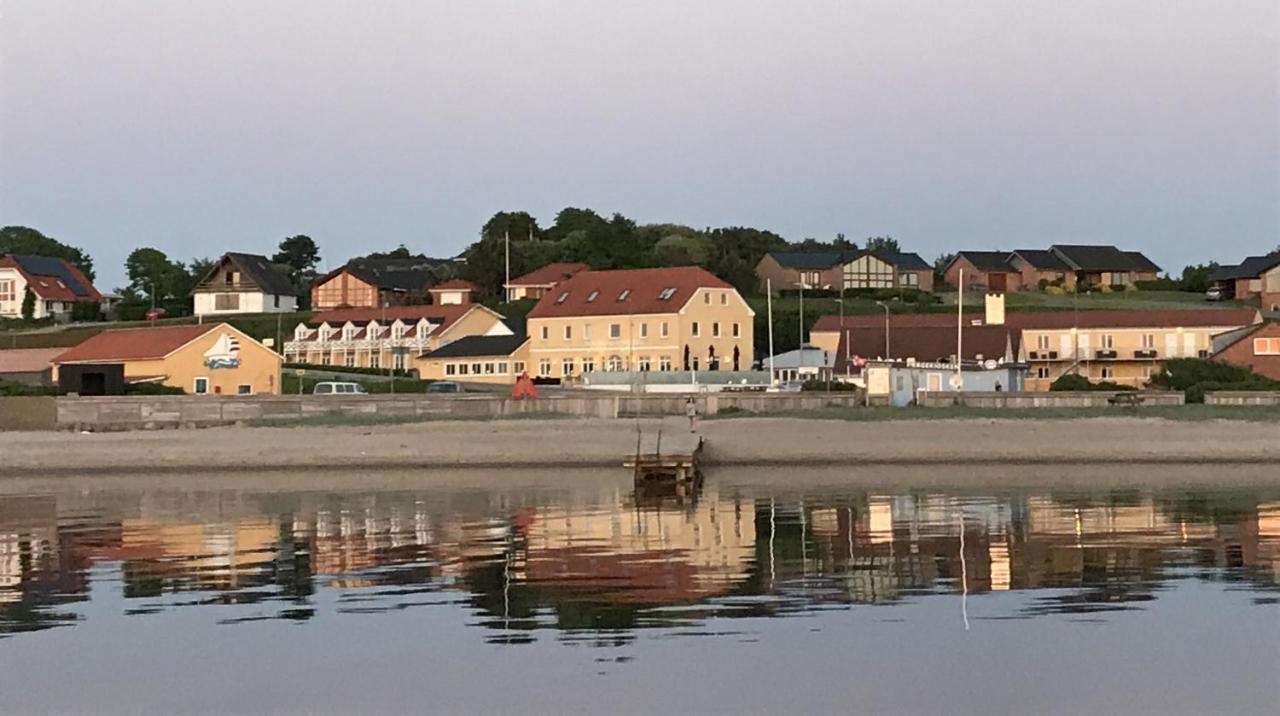 Hvalpsund Faergekro Exterior photo